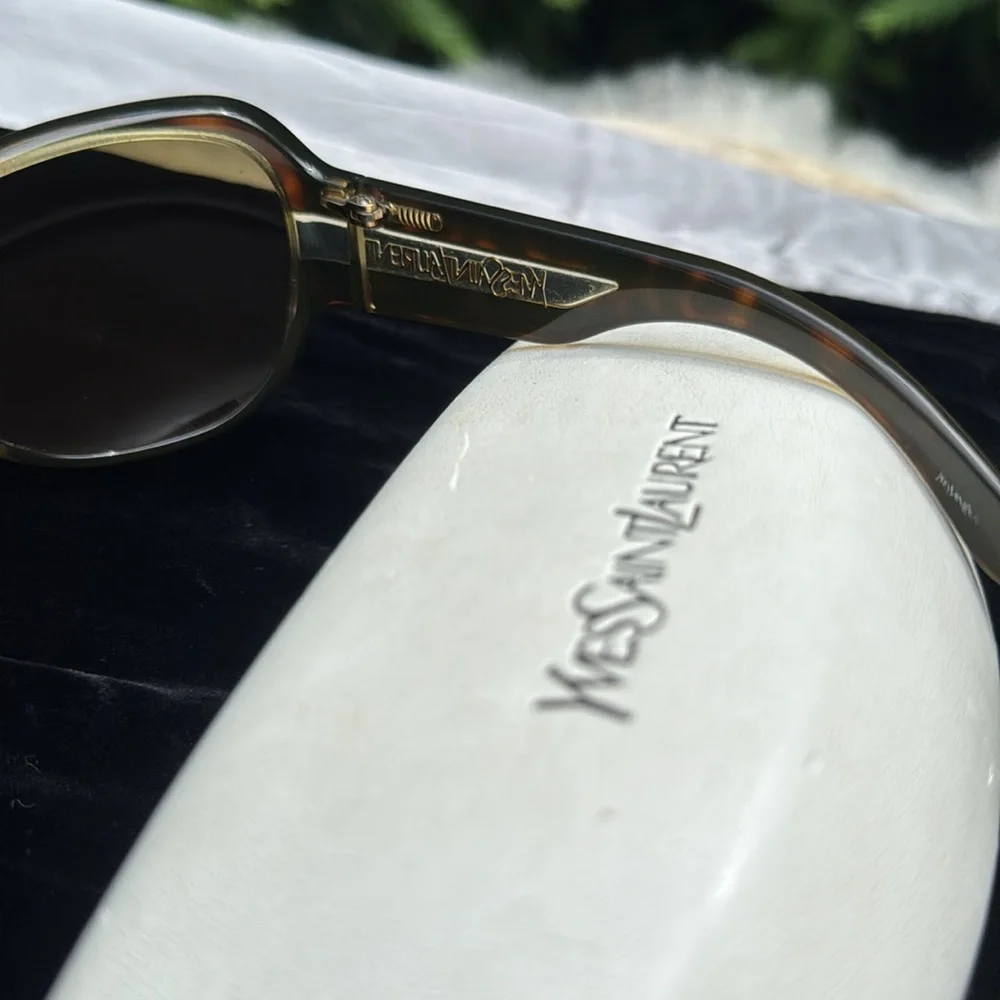 VTG Yves Saint Laurent Tortoise Shell and Gold woman’s Sunglasses with Case - Picture 4 of 8